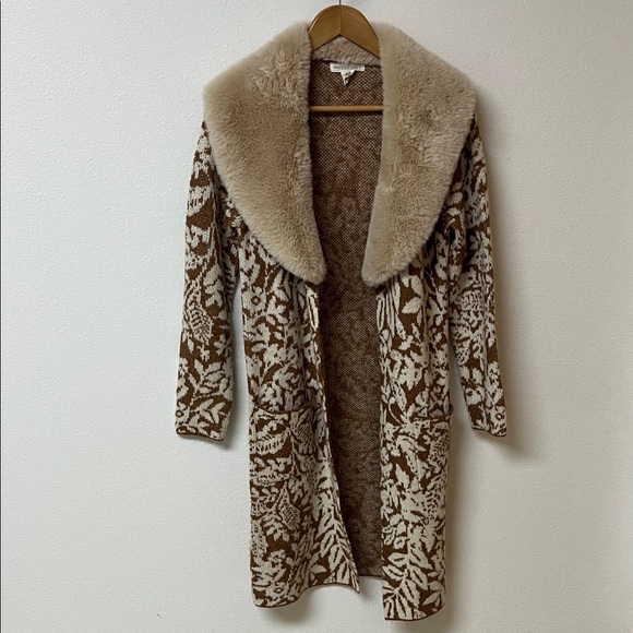 Happily Grey Sweaters - Elegant Brown and Cream Sweater with faux fur trim. women’s size M